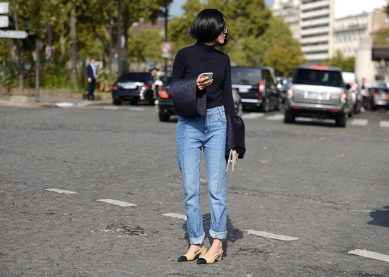 Look de Street muse con zapatos de Chanel