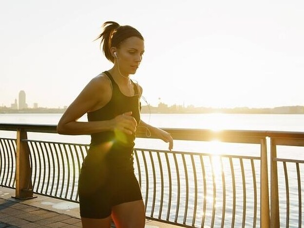 Antes de empezar a correr deberías hacer un test de esfuerzo para saber si no tienes problemas cardiovasculares./Cordon Press