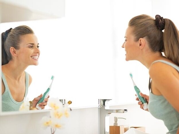 Procura lavarte los dientes a fondo con estos consejos/Fotolia