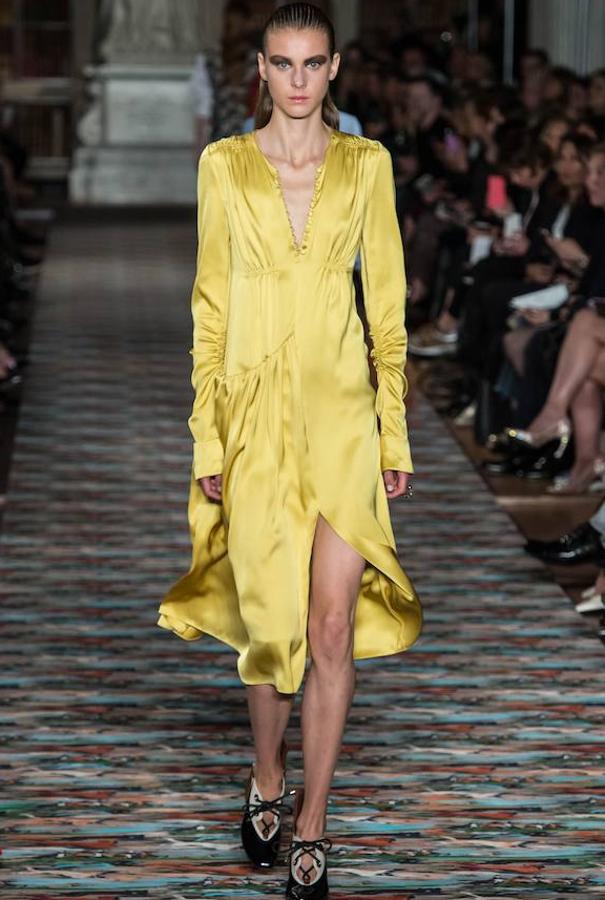 Colección crucero Dior 2017: vestido amarillo