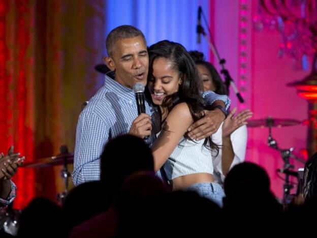 Barack Obama felicitó en público a su hija en medio de la celebración del 4 de julio./Gtres
