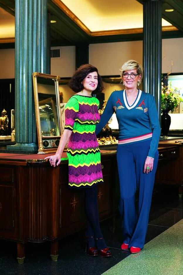 Pilar Briales y Patricia Reznak con jersey y pantalón de Uterqüe, zapatos de Gaimo y joyas diseñadas por ella para Grassy, donde ejerce de directora creativa/juan millás
