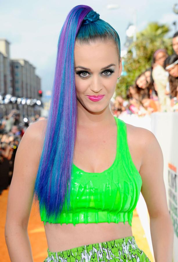 Colores raros de pelo: Mechas azules y púrpuras como Katy Perry