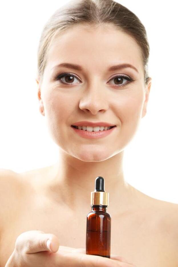 El aceite facial es el nuevo 'must have' de los tratamientos anti-edad./Adobe Stock