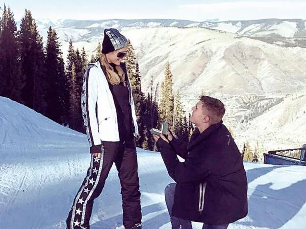 Paris Hilton durante la pedida de mano de su novio, Chris Zylka.