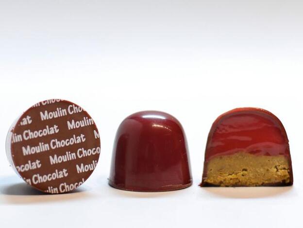 Plato de Ester Roelas: bombones diseñados para Moulin Chocolat