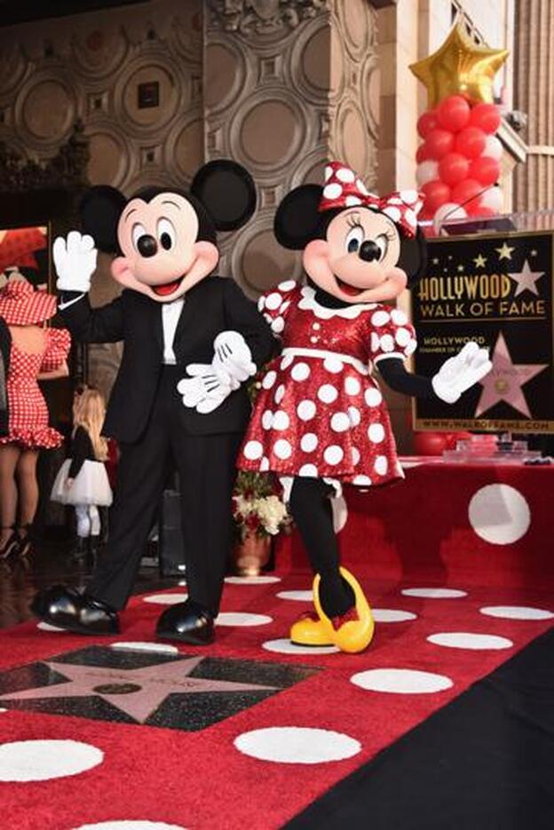 Mickey acudió a apoyar a Minnie en este día tan especial.