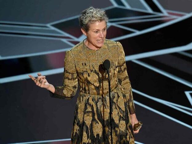 Frances McDormand con su Premio Oscar en la mano./Getty Images.