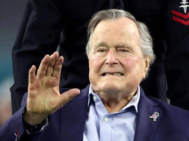 George Bush padre ha sido hospitalizado por una afección en la sangre./cordon press.
