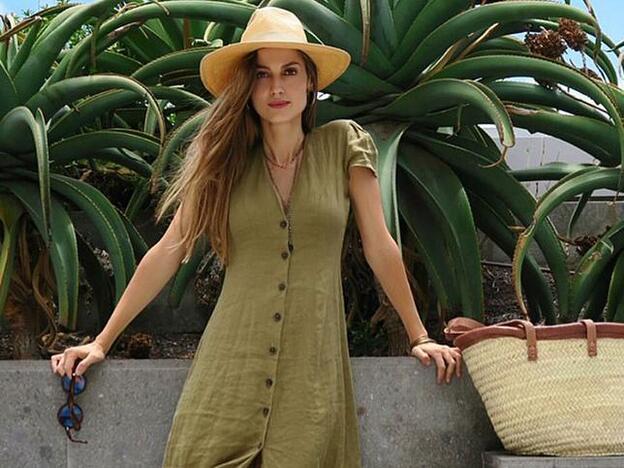 Ariadne Artiles tiene las sandalias de cuña 'low cost' más ideales del verano./instagram.