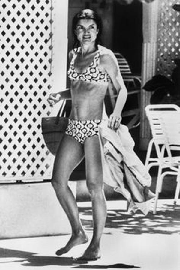 Jackie Kennedy sigue siendo un icono de estilo. Y más aún en verano