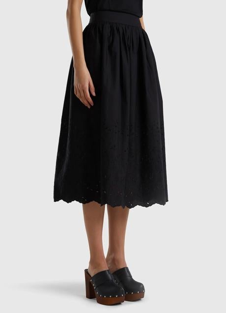 Falda amplia de Benetton, 89,95 euros.