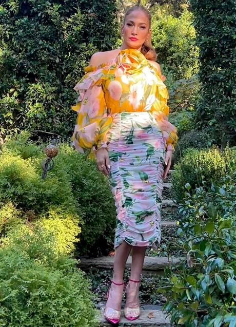 El look de Jennifer Lopez de Carolina Herrera. / @JLO
