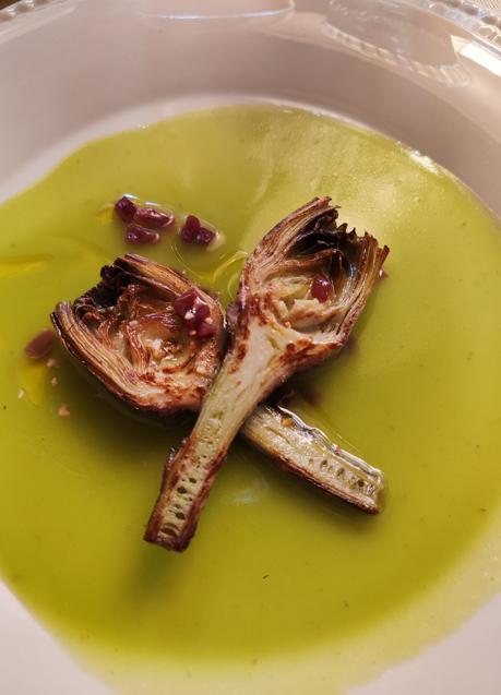 La alcachofa confitada del restaurante cordobés Ermita de la Candelaria. / AFL