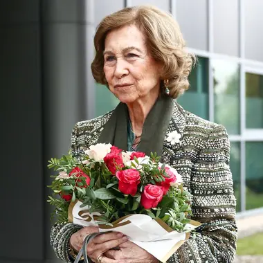 La reina Sofía vuelve al trabajo apoyando el alzhéimer y luciendo una chaqueta vintage preciosa