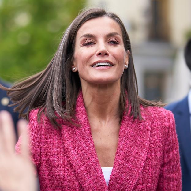 La Reina Letizia Estrena En Oviedo La Chaqueta De Mango Perfecta Para