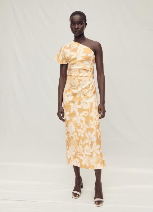 Entertainment news Celebrity gossip Movie and TV show updates Latest celebrity news Trending entertainment stories Vestido con estampado floral de Mango.