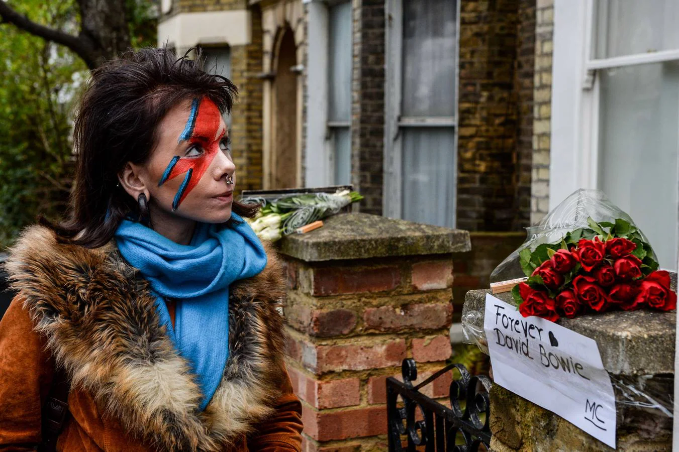 Tremendo explosión Hecho un desastre Fotos: Así se ha rendido tributo a Ziggy Stardust alrededor del mundo |  Mujer Hoy