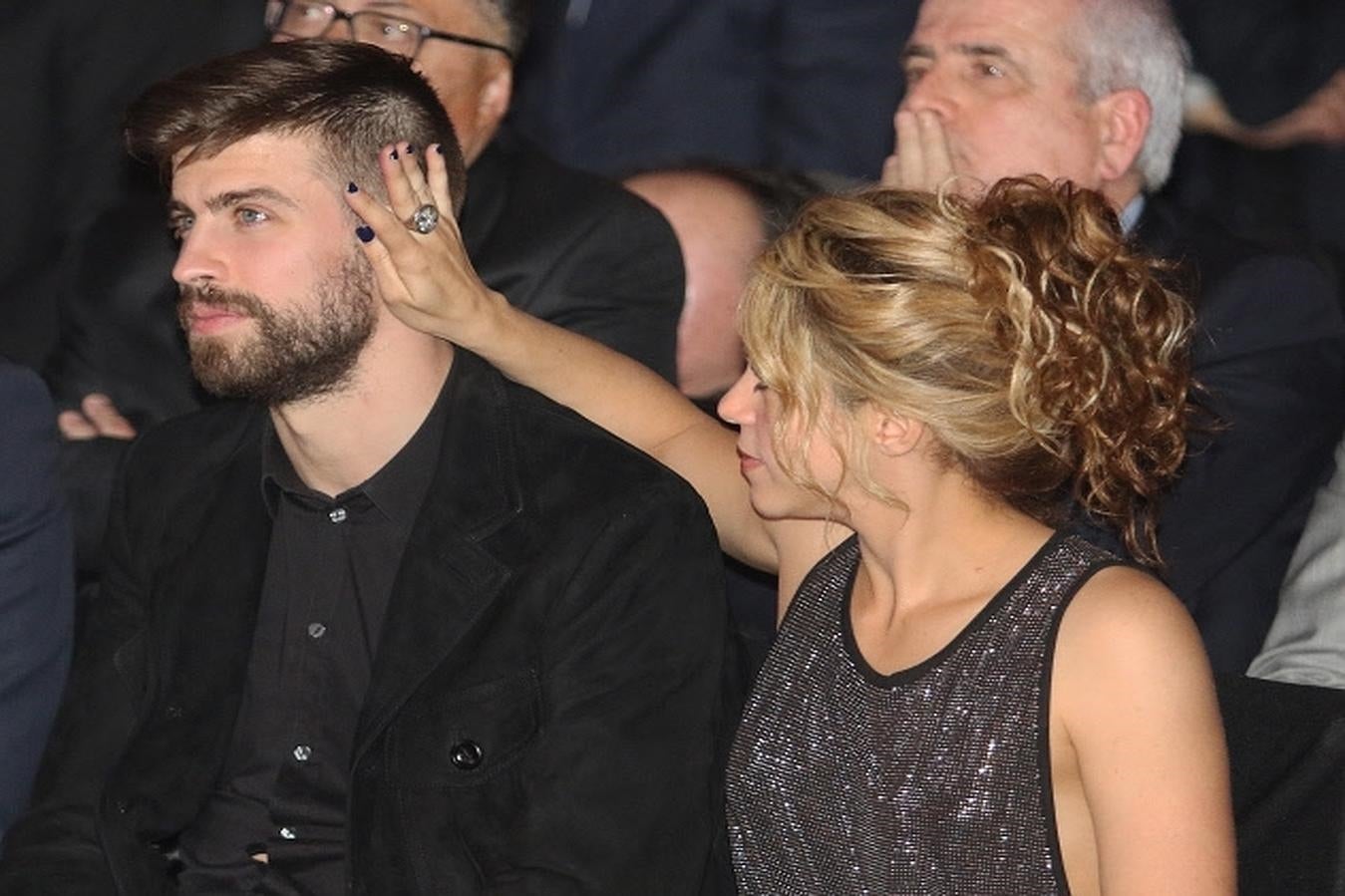 La caricia de Shakira a un emocionado Gerard Piqué