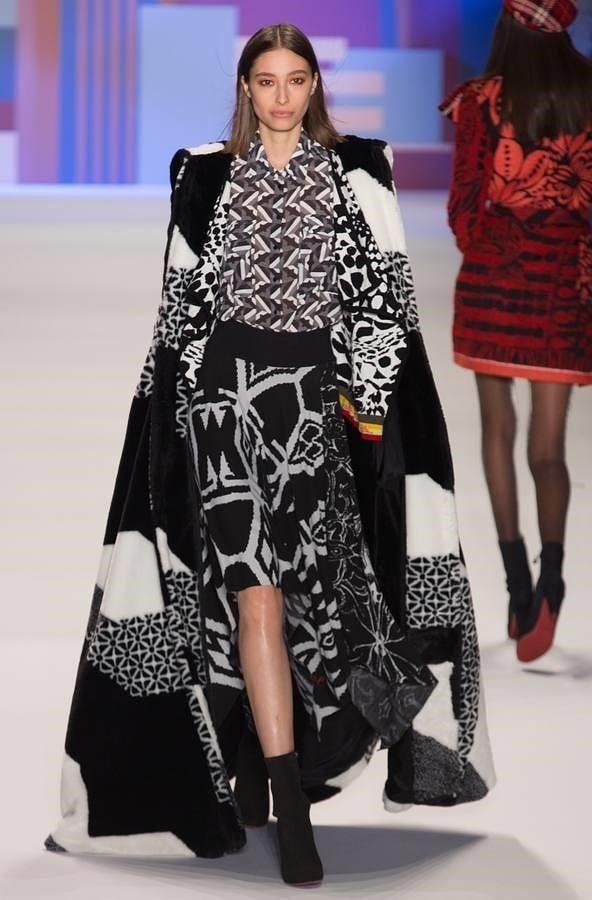 Desfile Desigual en Nueva York: capas XL