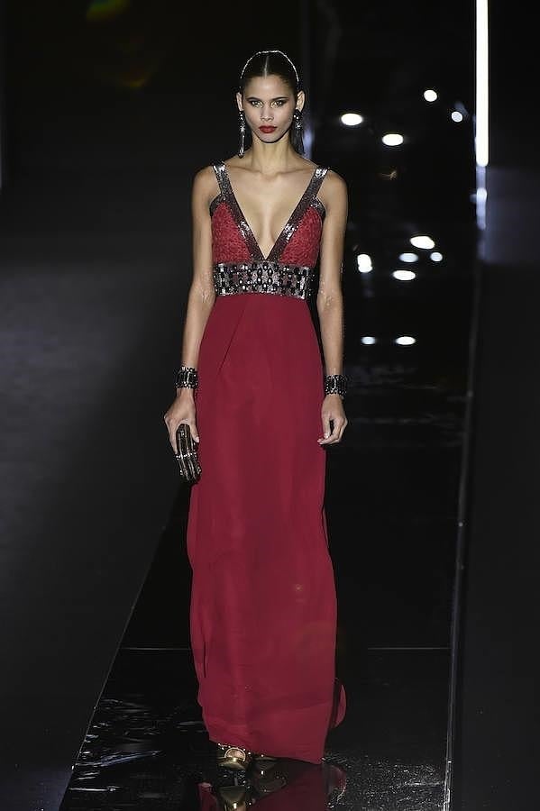 Desfile Felipe Varela en la MBFWM: vestido rojo