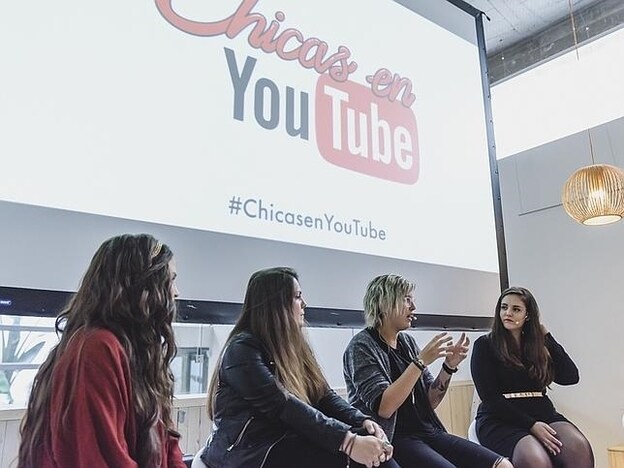Verdeliss, Bolli, Mellow y Andrea Compton durante la charla de #ChicasenYouTube. Foto: MIGUEL CASTILLÓN