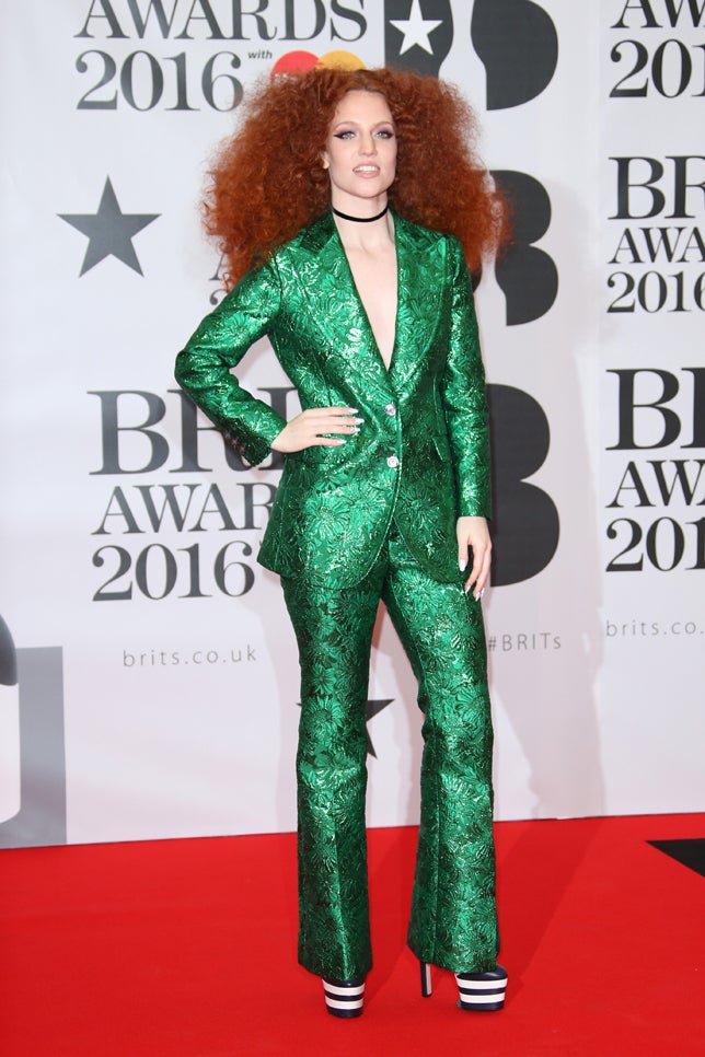 El look de Jess Glynne en los Brit Awards 2016