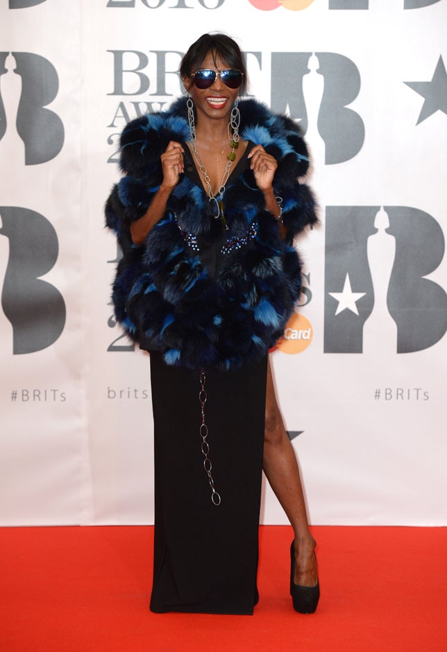 El look de Sinitta en los Brit Awards 2016