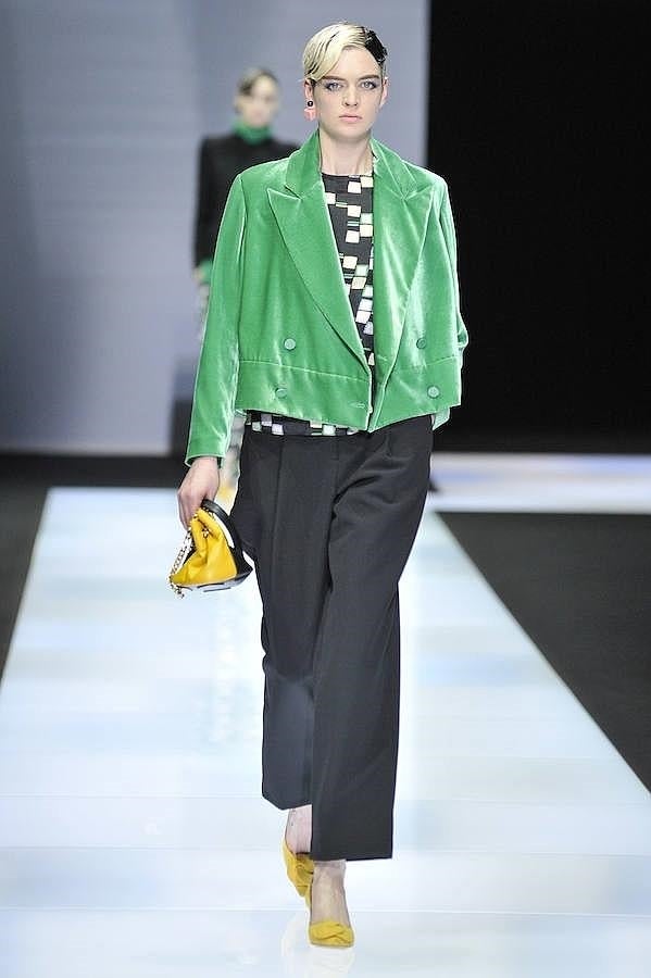 Desfile Emporio Armani en Milán: chaqueta verde