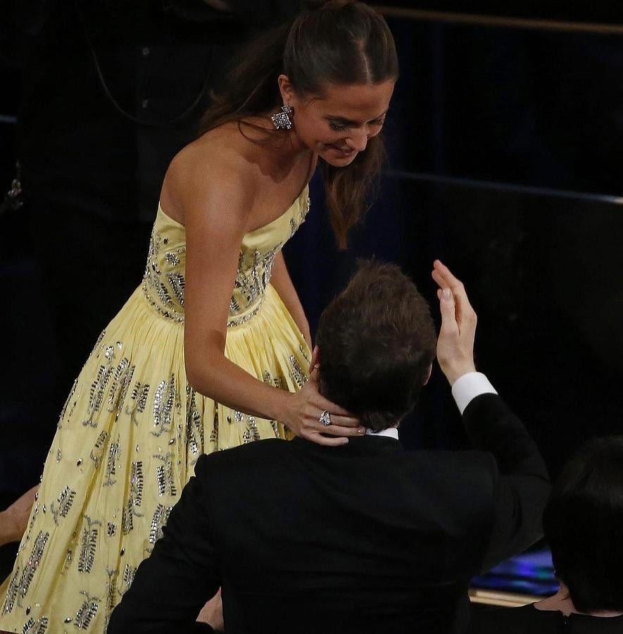 Las mejores fotos de los Premios Oscar 2016: el beso de Vikander y Fassbender