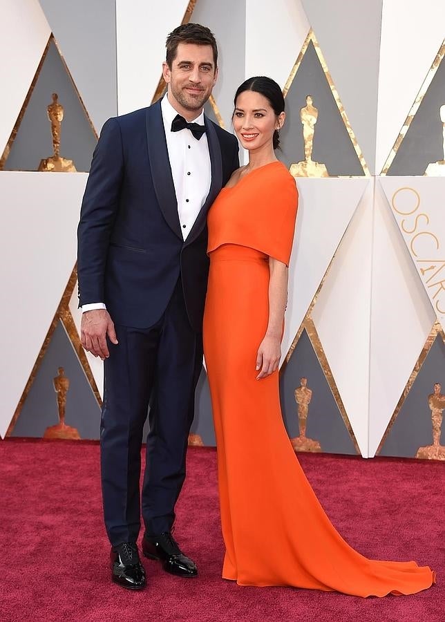 Parejas en la alfombra roja de los Oscar 2016: Olivia Munn y Aaron Rodgers