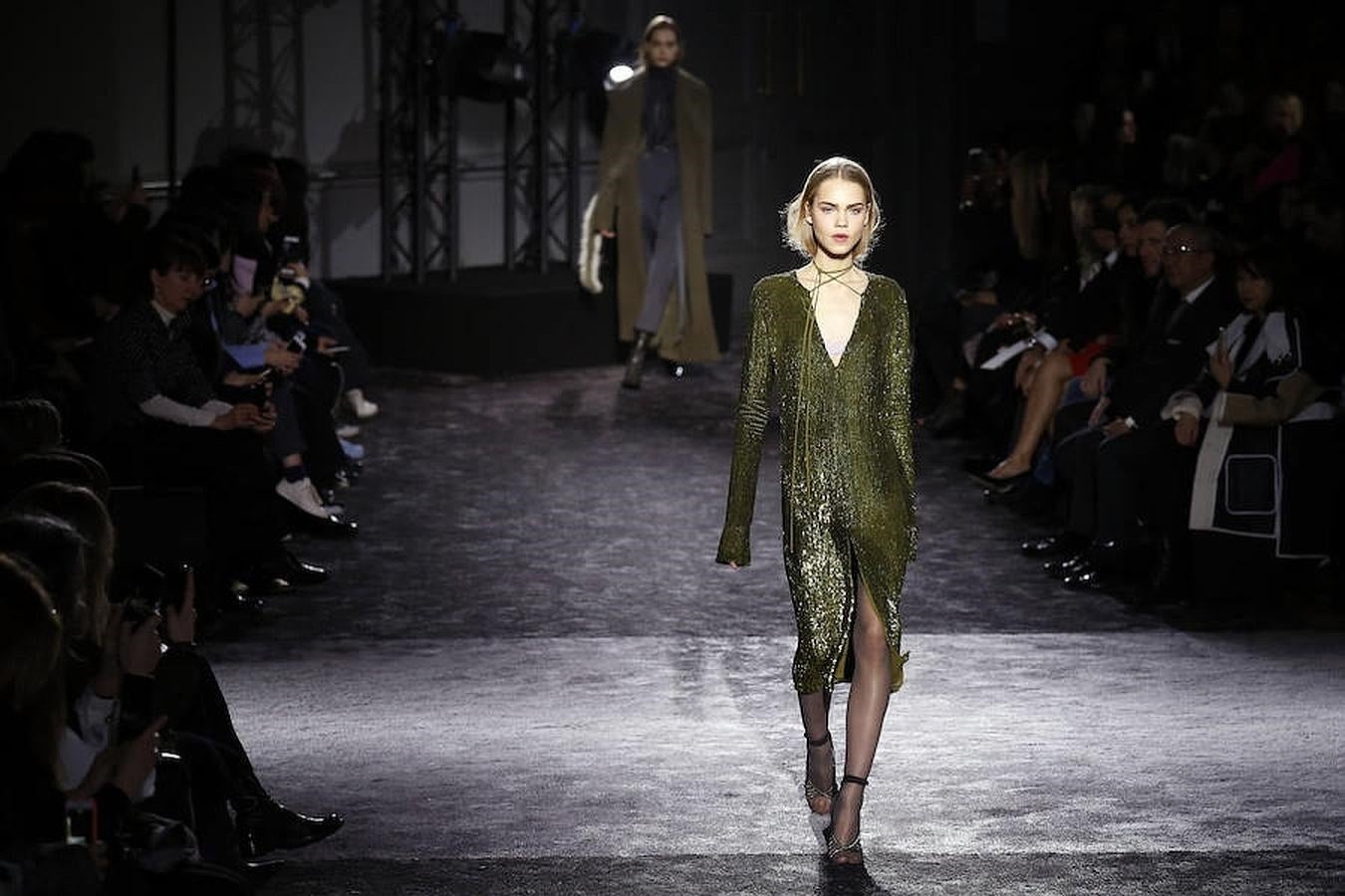 Desfile de Nina Ricci en París: vestido verde