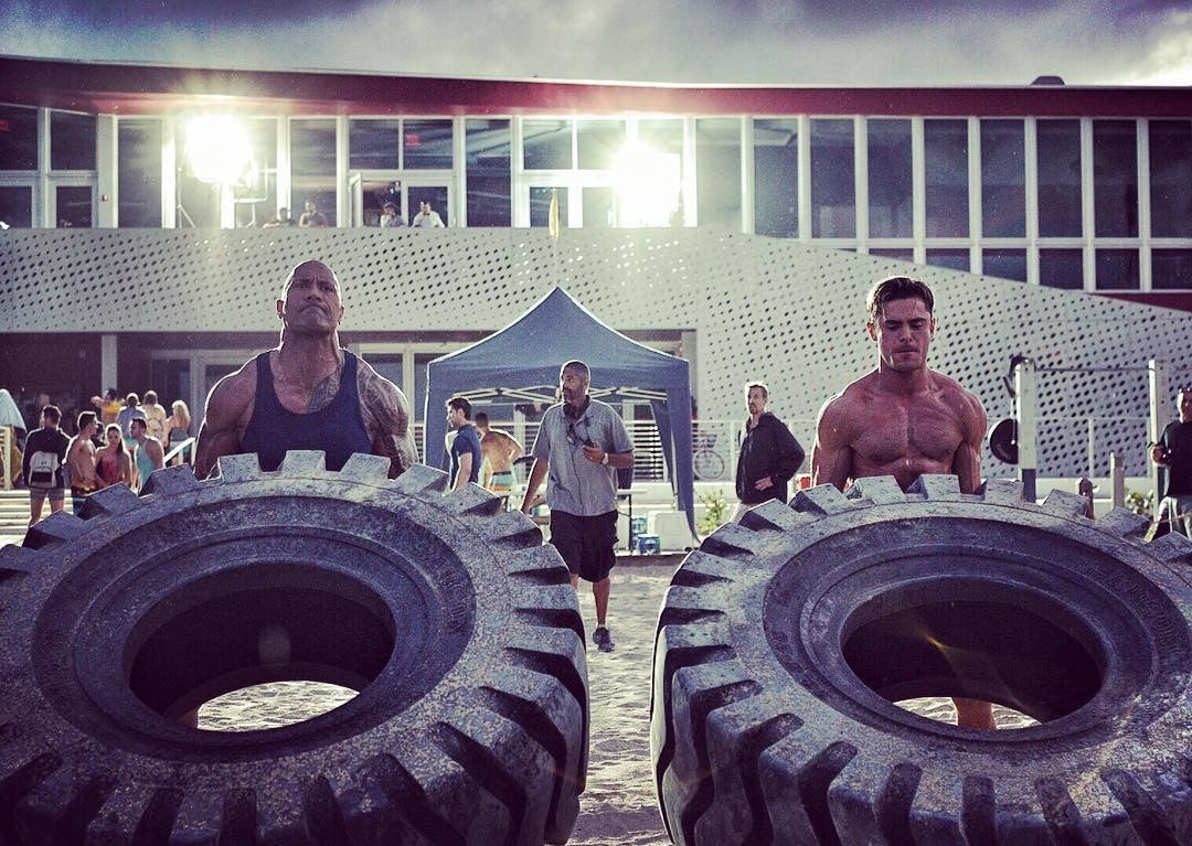 The Rock vs. Zac Efron, ¿quién ganará?