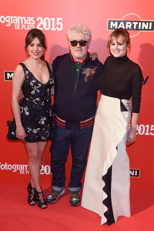 Pedro Almodóvar junto a Adriana Ugarte y Emma Suárez