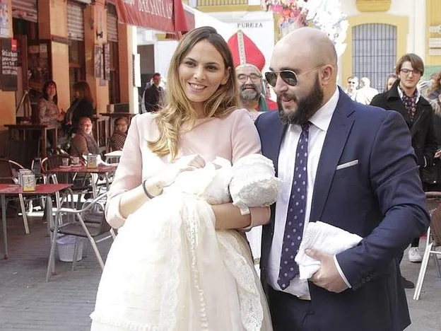 Kiko Rivera e Irene Rosales bautizan a su hija en Sevilla
