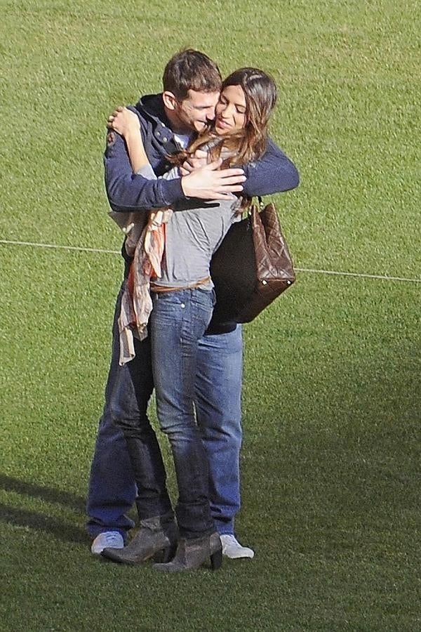 Iker Casillas y Sara Carbonero en el césped de Johanesburgo