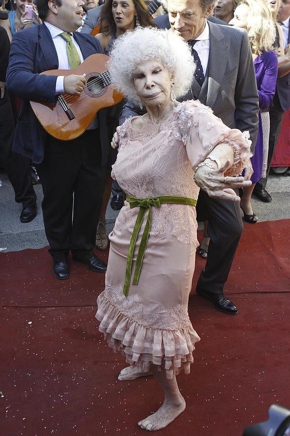 La duquesa de Alba y el baile descalza en su boda