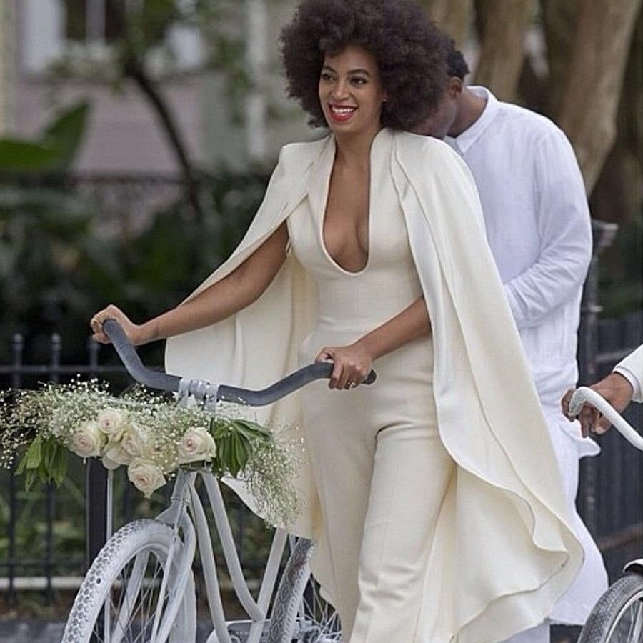 Solange Knowles llega a su boda en bicicleta