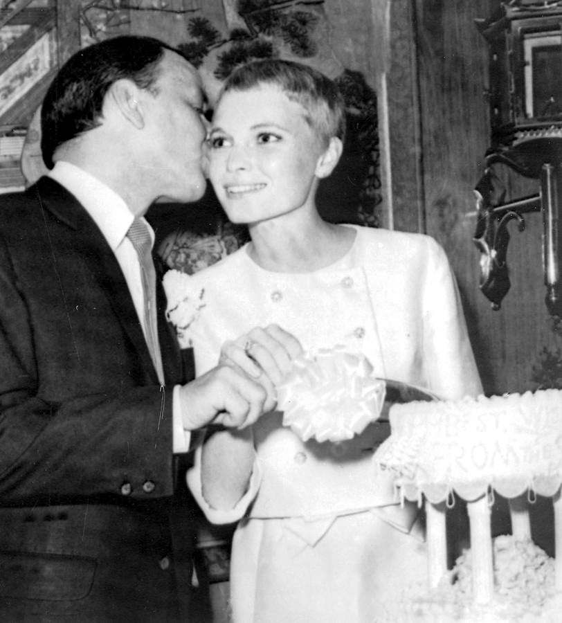 Mia Farrow en su boda con Frank Sinatra