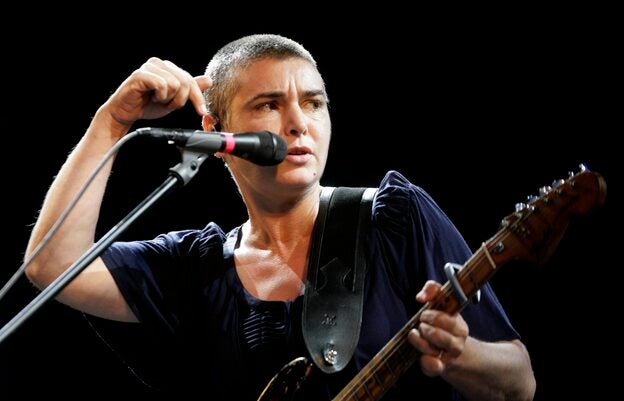 Sinead O'Connor durante una actuación reciente./cordon press.