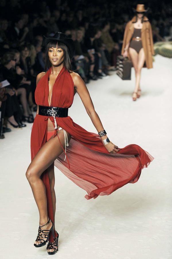 NAomi Campbell para Jean Paul Gaultier en París en 2008