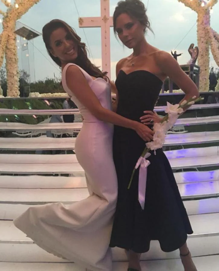 Eva Longoria con Victoria Beckham, autora de su vestido de novia