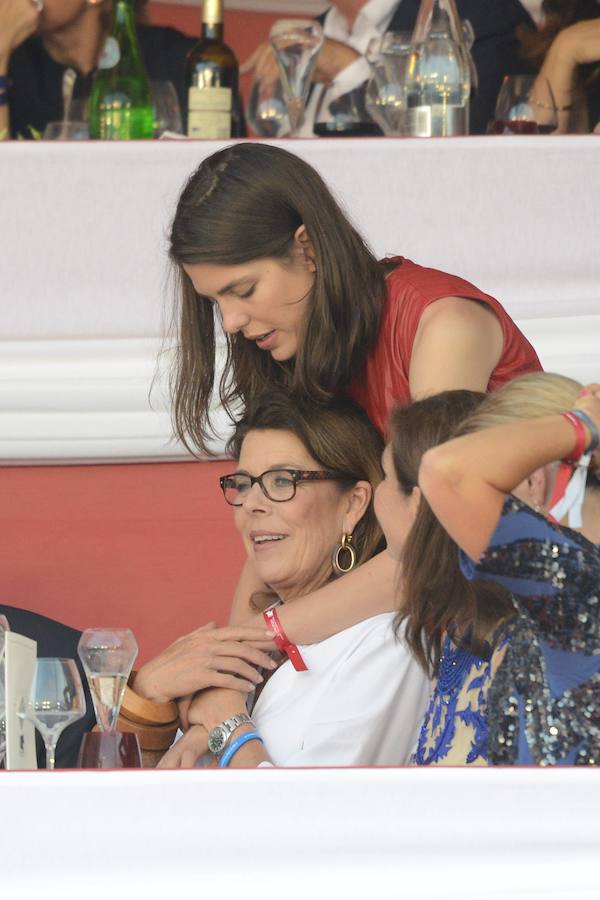 Carlota Casiraghi y Carolina de Mónaco