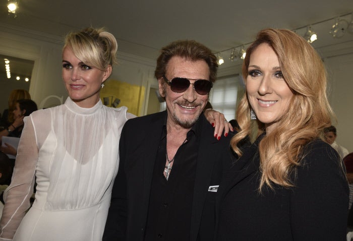 Famosas en la Alta Costura de París: Johnny Hallyday, su esposa y Celine Dion