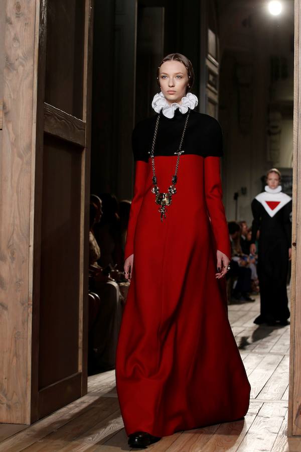 Vestido rojo y negro de Alta Costura, de Valentino