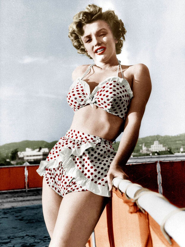 Marilyn Monroe posando en biquini en 1954.