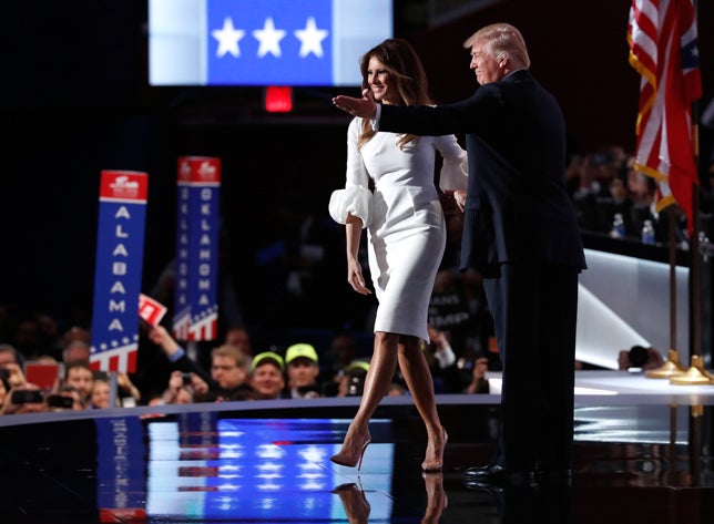 Los vestidos agotados por las famosas: Melania Trump