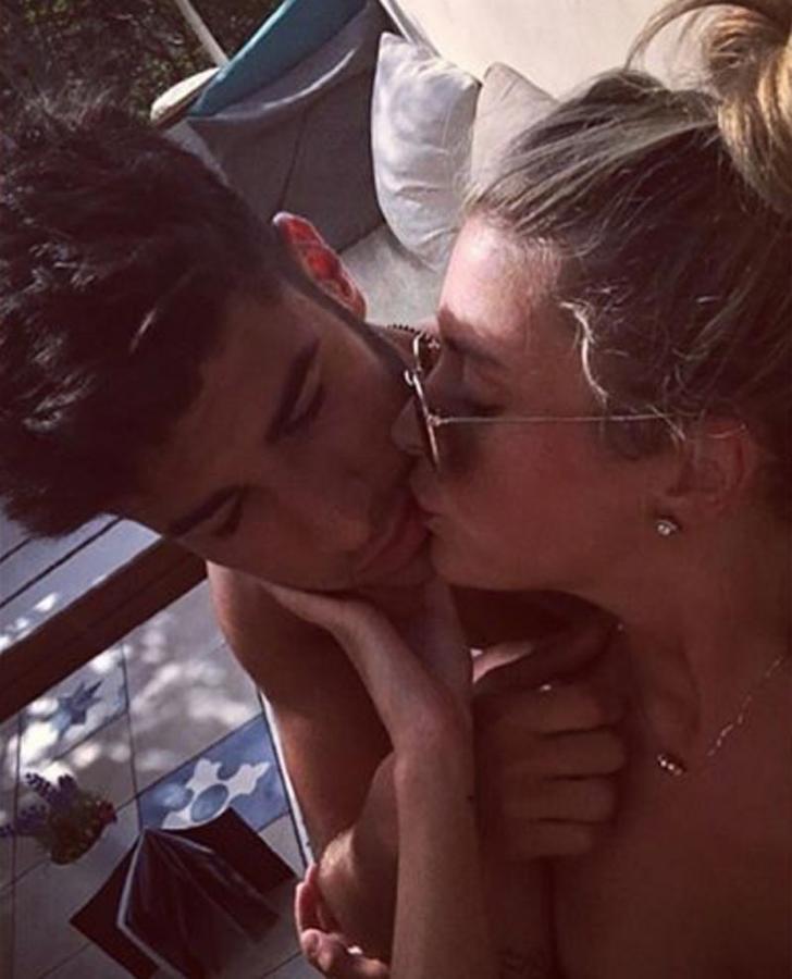 Marina Montaner besa a su chico, el jugador del Real Madrid Marco Asensio