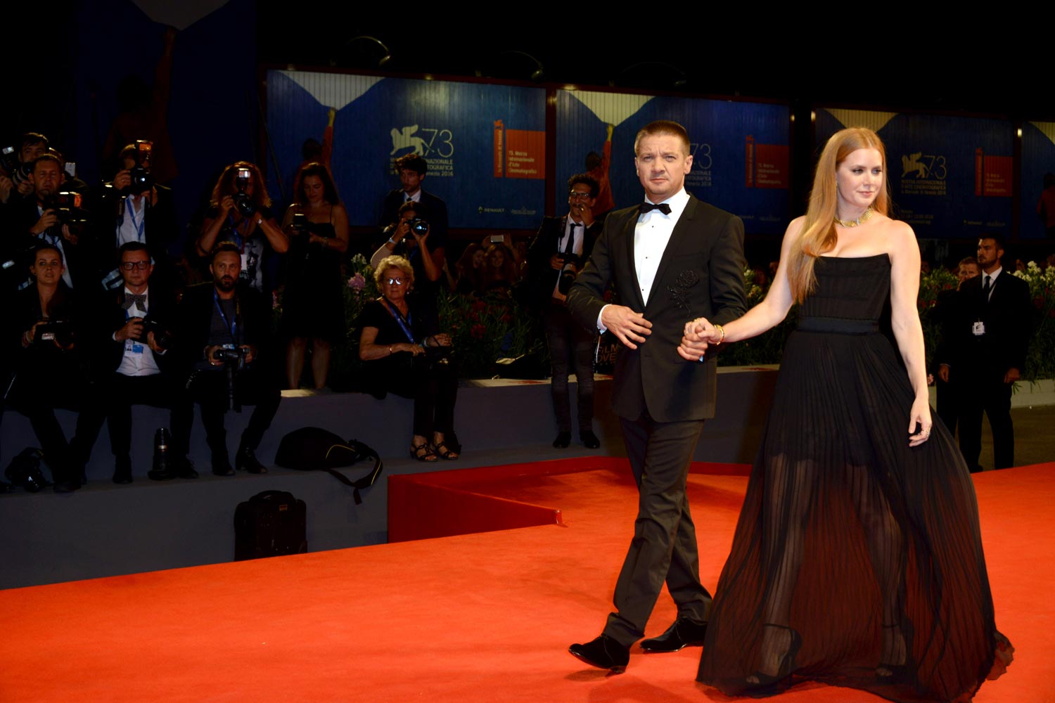 Jeremy Renner y Amy Adams, en Venecia