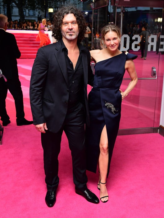 Doyle Bramhall y Renée Zellweger en la alfombra rosa